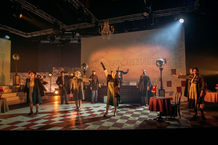 full ensemble and set of Eintanzer